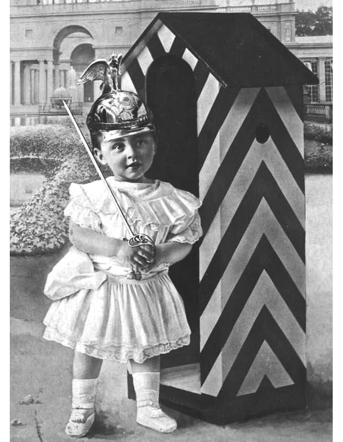 Принц Вильгельм Прусский. На снимке надпись: «Первый раз на страже!» Ок. 1907 г.